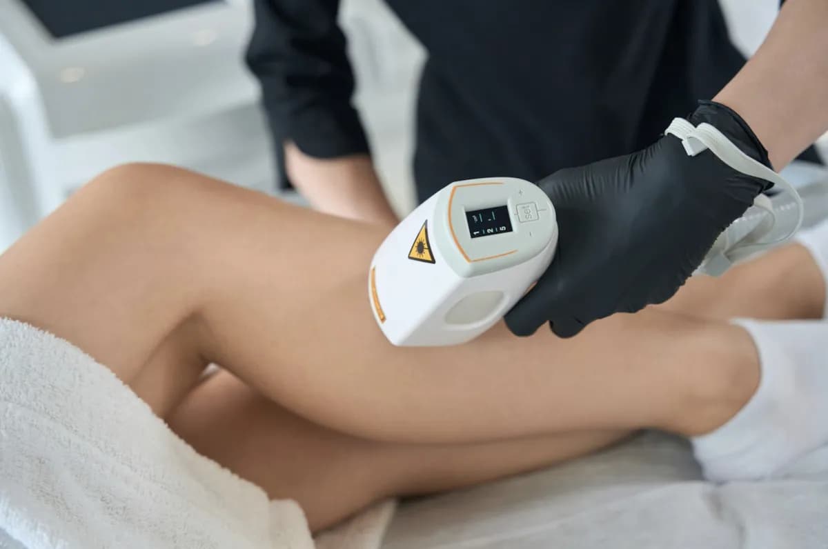 Ile zabiegów depilacji laserowej? Konkretne liczby i trwałe efekty